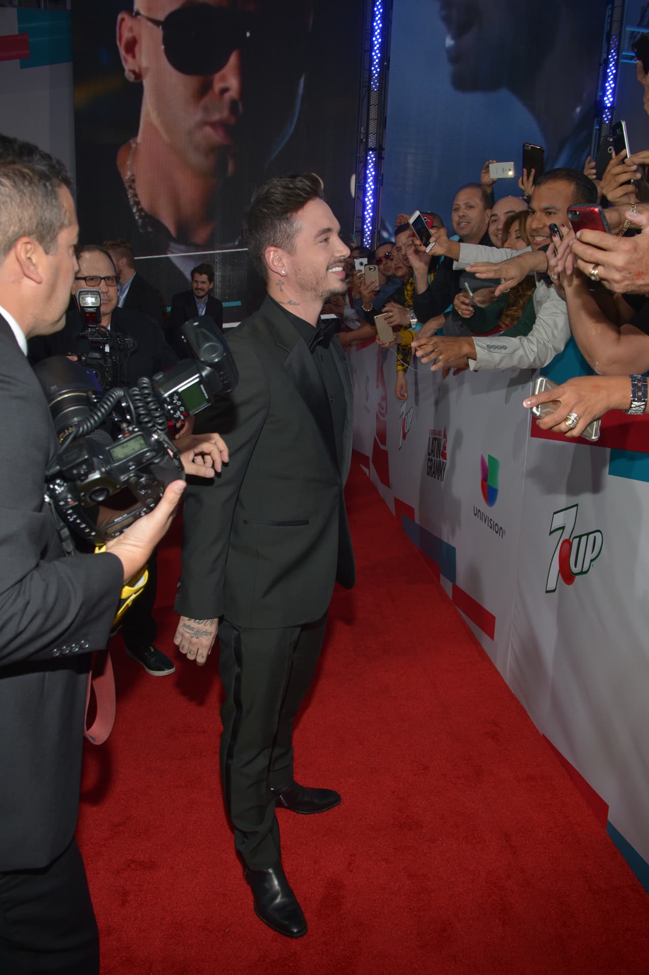 Se nota que estos galanes tienen muchas fans.