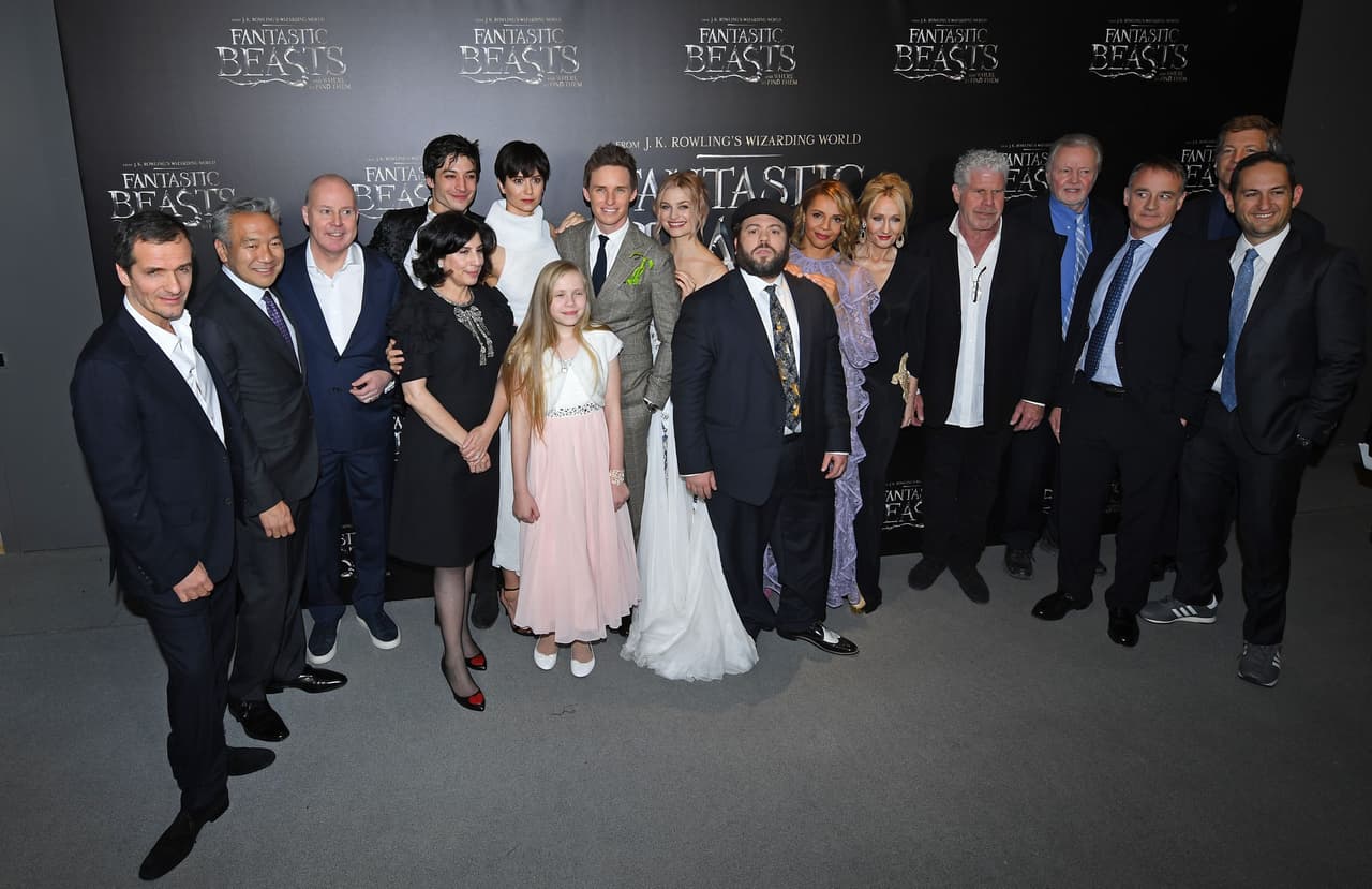 Aquí todo el elenco y producción juntos.