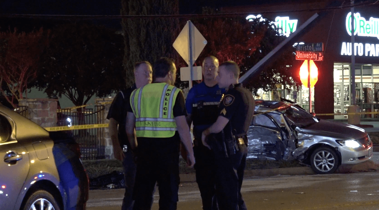 Autoridades analizaban la escena del choque ocurrido alrededor de las 9:15 p.m. del martes 3 de septiembre.