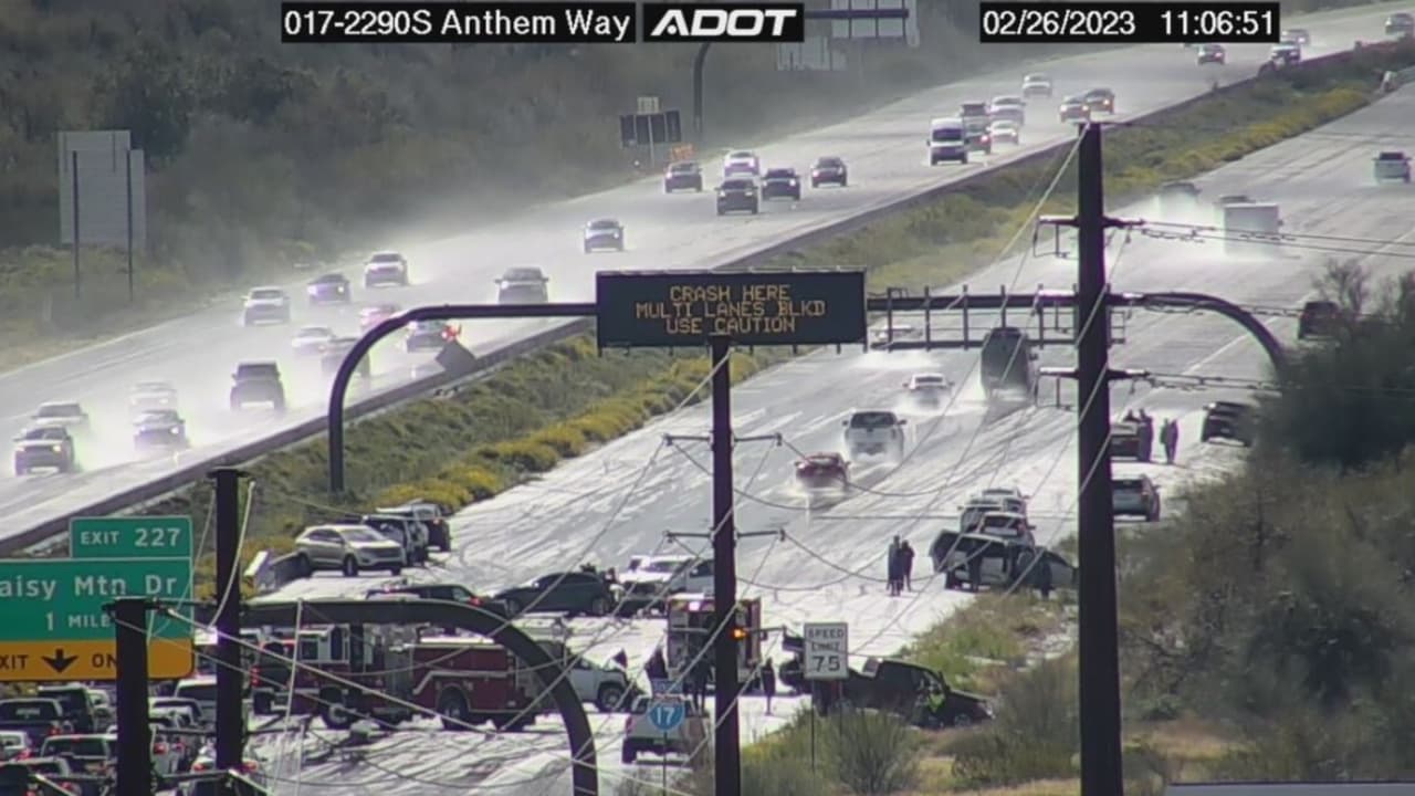 Condiciones del tiempo podrían ser la causa de un choque de 15 carros en la I-17 cerca de Anthem, al norte de Phoenix