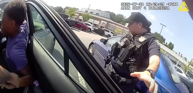 Captura de pantalla de la cámara corporal publicadas por el Departamento de Policía de Atlanta
