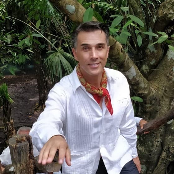 Dijo que escucha al niño mejor y afirmó que sigue tomando terapia para que pueda sanar la muerte de su padre: "Los niños son muy resilientes, son muy prácticos, de repente no entienden bien la realidad".
<br>