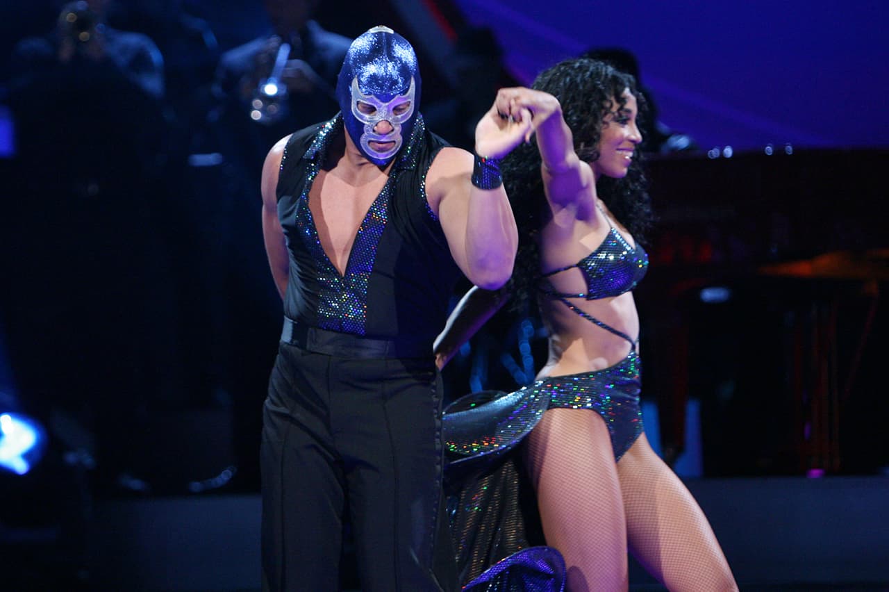Blue Demon Jr. se presentó en la pista de Mira Quién Baila por primera vez el 11 de septiembre de 2011.
