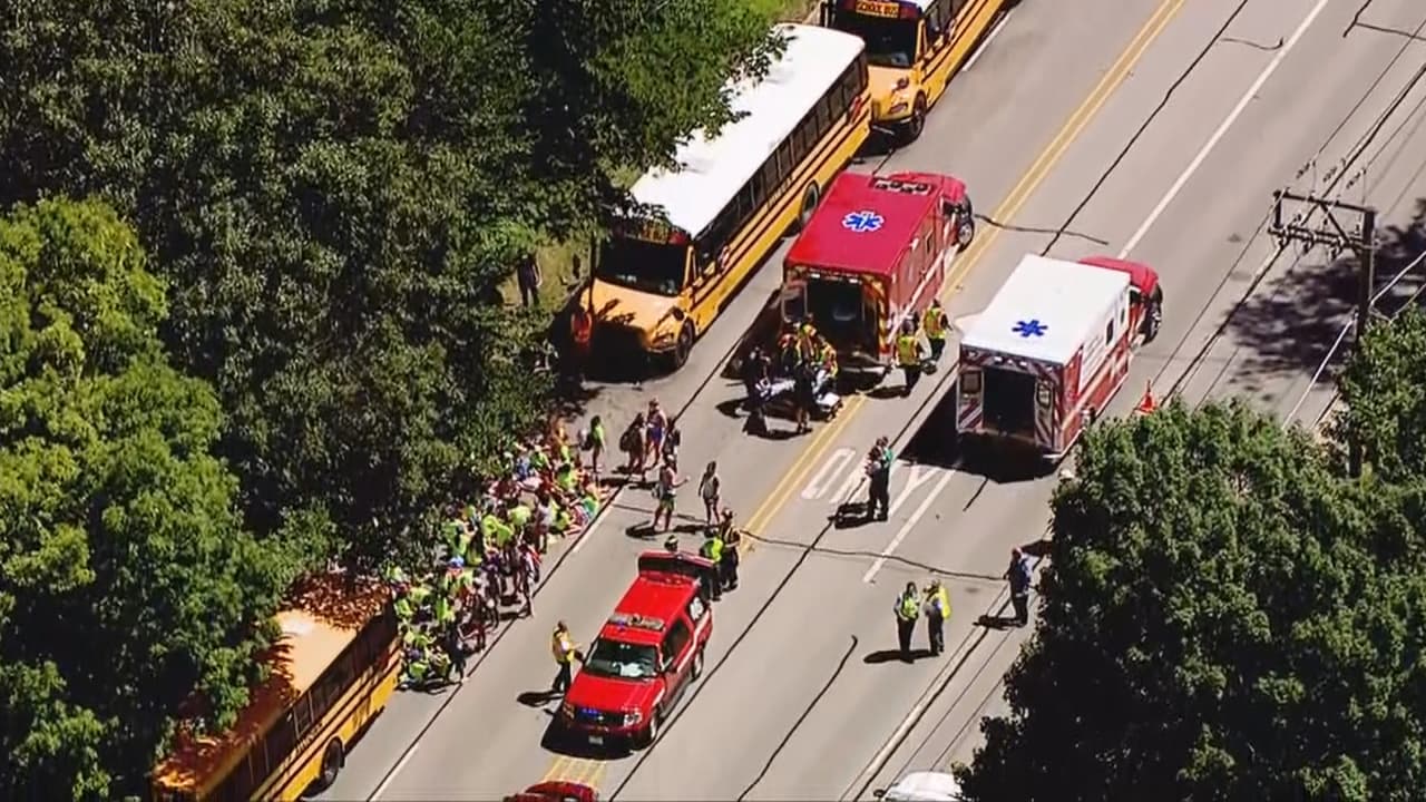 Dos camiones escolares se accidentan y hay lesionados en un suburbio al norte de Chicago.