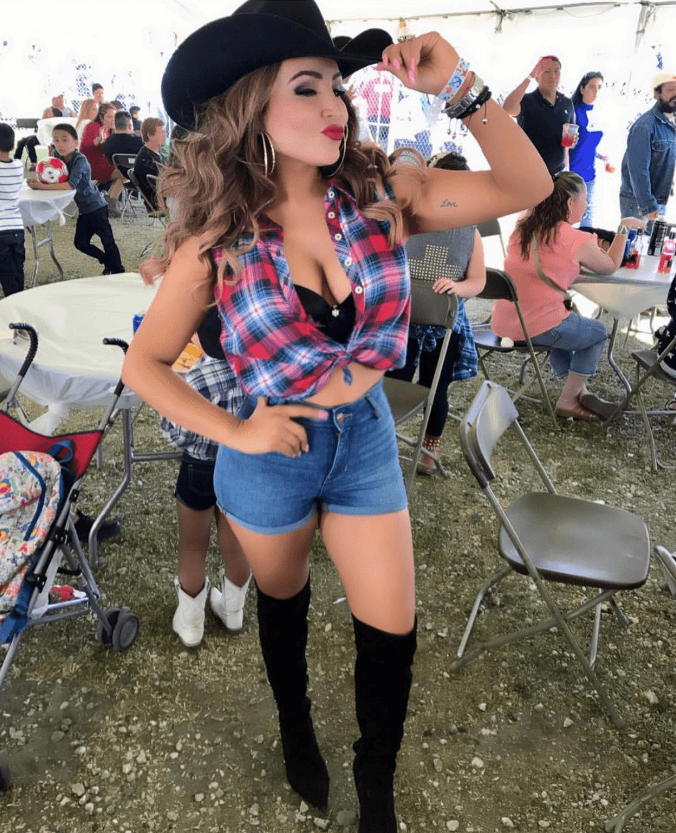 Con el paso de los años, ella fue adoptando otras modas, pero el sombrero no lo olvida y aún lo viste de vez en cuando.