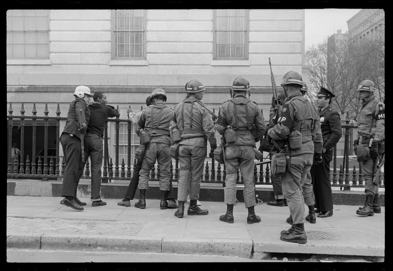 13 personas murieron, cientos resultaron heridas y 7,600 fueron arrestadas. Se necesitaron más de 13,000 miembros del Ejército, la Infantería de Marina y la Guardia Nacional para recuperar el control de la ciudad.