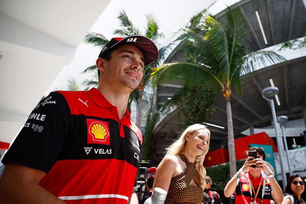 Max Verstappen ganó el primer Gran Premio de Miami, por delante de Charles Leclerc y Carlos Sainz: Checo Pérez fue cuarto.