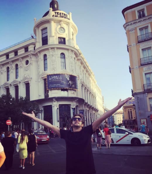“Madrid.. Olé!!” escribió Juan Pablo en su cuenta de Instagram. Su cara no puede mentir, se veía muy feliz y enamorado.