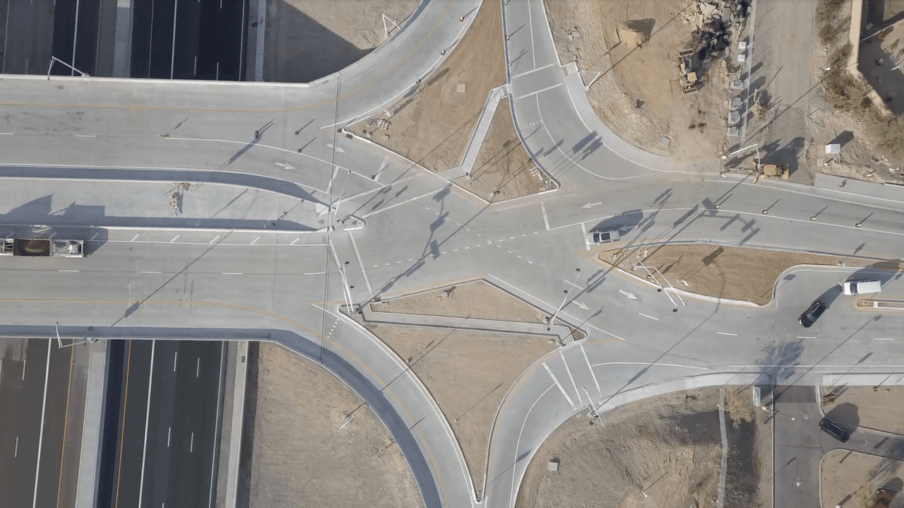 Después de más de una década de planificación, coordinación y estudio, la construcción de la autopista de 22 millas comenzó en 2016.
<br>