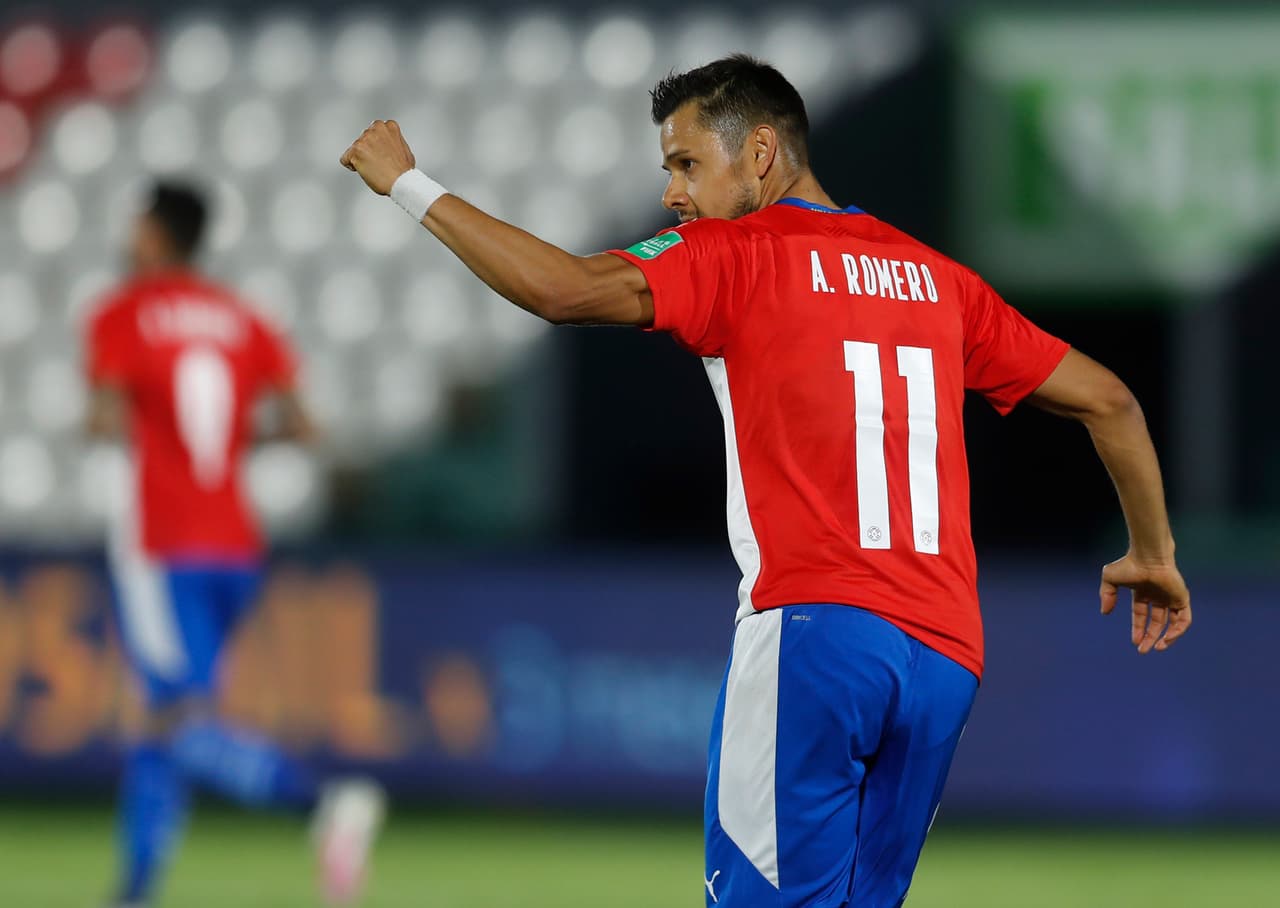 Bolivia se queda cerca de romper su mala racha como visitantes en las eliminatorias del mundial, pero Paraguay no se lo permite y terminan dividiendo puntos en un empate 2-2.