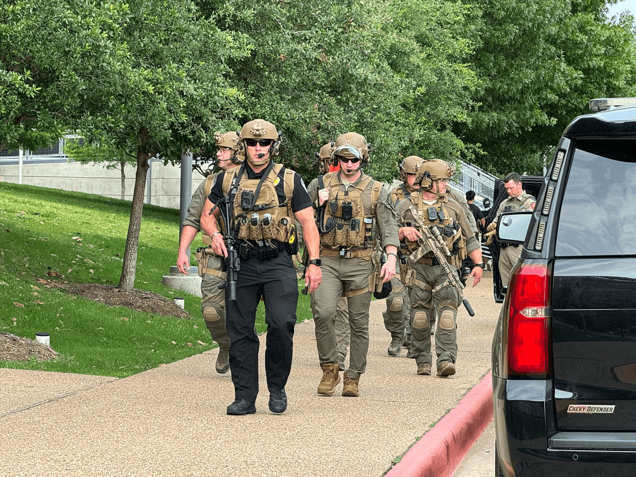 Autoridades locales e incluso refuerzos se movilizaron hasta la universidad, al informarse que el plazo había vencido y los manifestantes se negaban a abandonar la plaza. Llegaron preparados para desalojar.