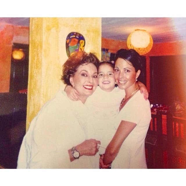 Además, confesó que tomó una drástica decisión por amor a su abuela,
<a href="https://www.univision.com/famosos/talina-fernandez-hijo-detalles-novio">Talina Fernández</a>, quien la cuidó tras lo sucedido.