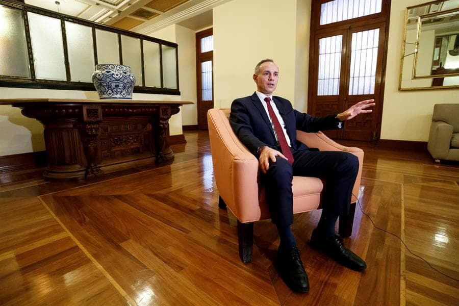 El subsecretario de Prevención y Promoción de la Salud, Hugo López-Gatell, conversa durante una entrevista con Efe, el pasado 10 de junio en Ciudad de México.