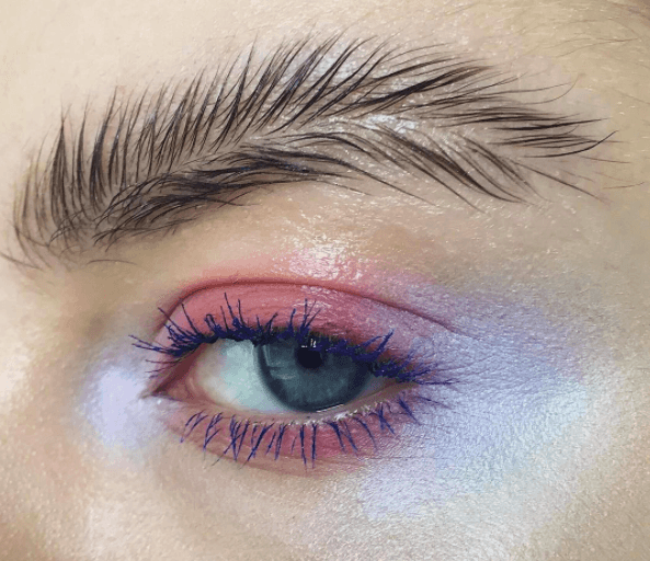 Cejas como plumas: la broma de maquillaje en Instagram que terminó siendo tendencia