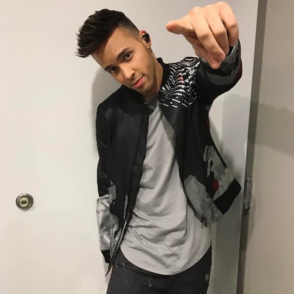En 2015 Prince Royce lanzó su primer disco en inglés titulado 'Double Vision', donde tiene colaboraciones con JLo, Pitbull, Tyga, Kid Ink y Snoop Dog.