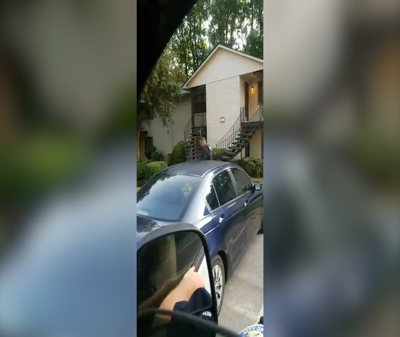 En el complejo de apartamentos habían varios oficiales de ICE.