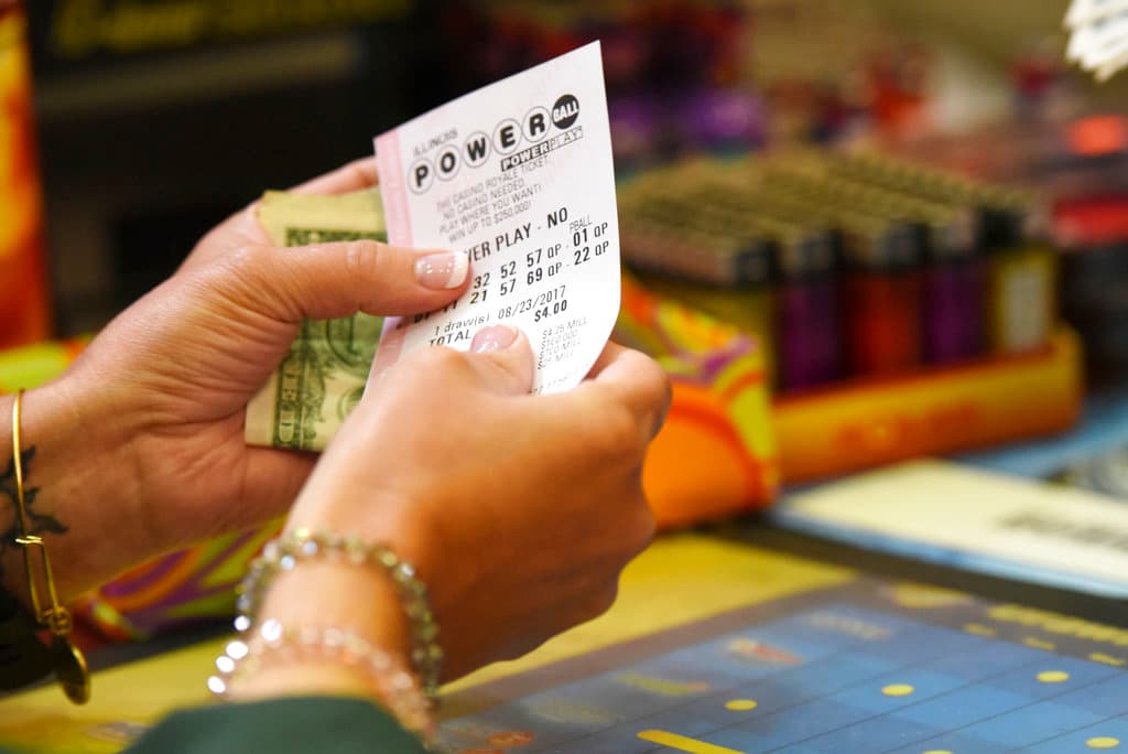 A Ana Contreras le faltó sólo un número para ganar los $2,040 millones del Powerball, pero también se llevó un premio