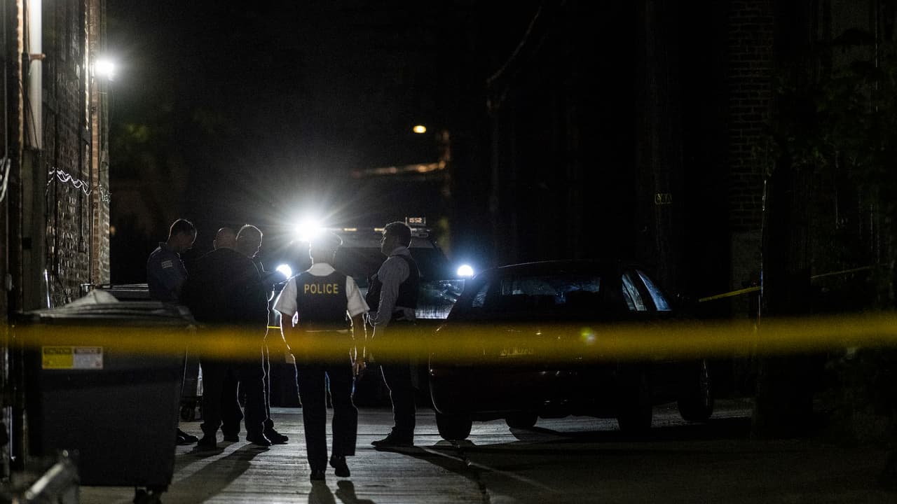 Investigan la muerte de un joven hallado sin vida en la calle de un barrio en el suroeste de Chicago