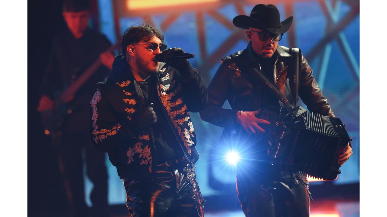 Fuerza Regida y Grupo Frontera performance Latin GRAMMY 2025