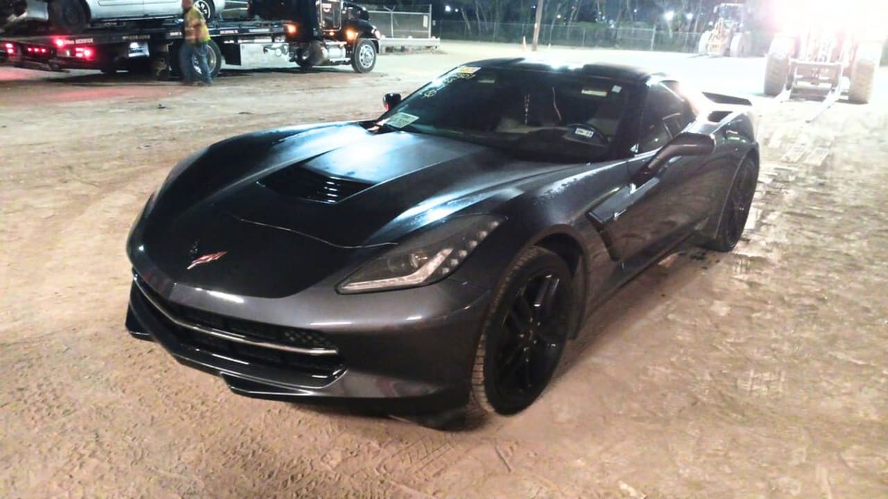 La Policía de San Antonio organiza una subasta en la que la gente podrá hacer sus mejores ofertas para llevarse autos o camionetas.
<br>
<br>Los vehículos que serán subastados han sido confiscados durante investigaciones de delitos por parte de la Policía.
<br>
<br>A esta figura legal se le conoce como
<i>civil asset forfeiture</i> (confiscaciones).