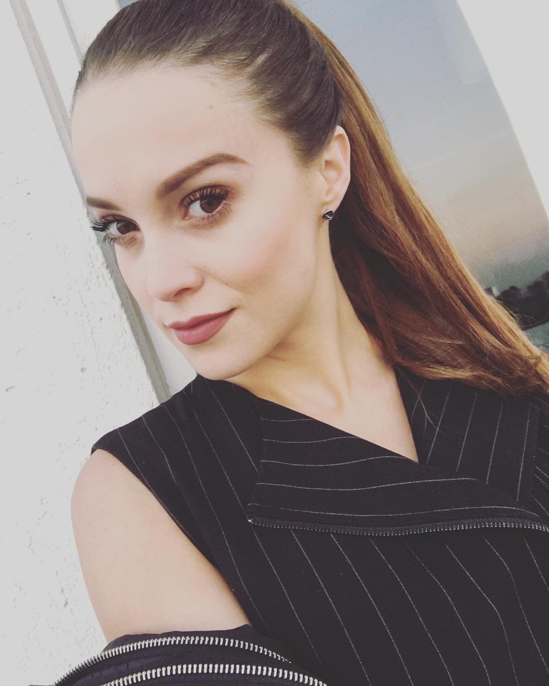 Previo a su graduación del CEA, Ligia recibió la invitación para participar en la telenovela
<b>‘Mi marido tiene familia’</b>, en el papel de Dafne, haciendo un triángulo amoroso entre los personajes de
<b>Daniel Arenas y Zuria Vega.</b>