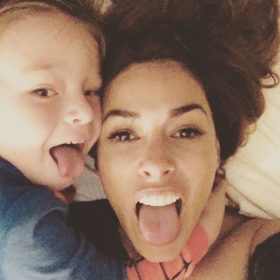 Mateo no deja que mami se tomé un respiro.