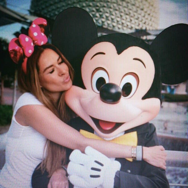 La presentadora viajó a Disney World junto a su hijo y los dos hijos de su esposo.