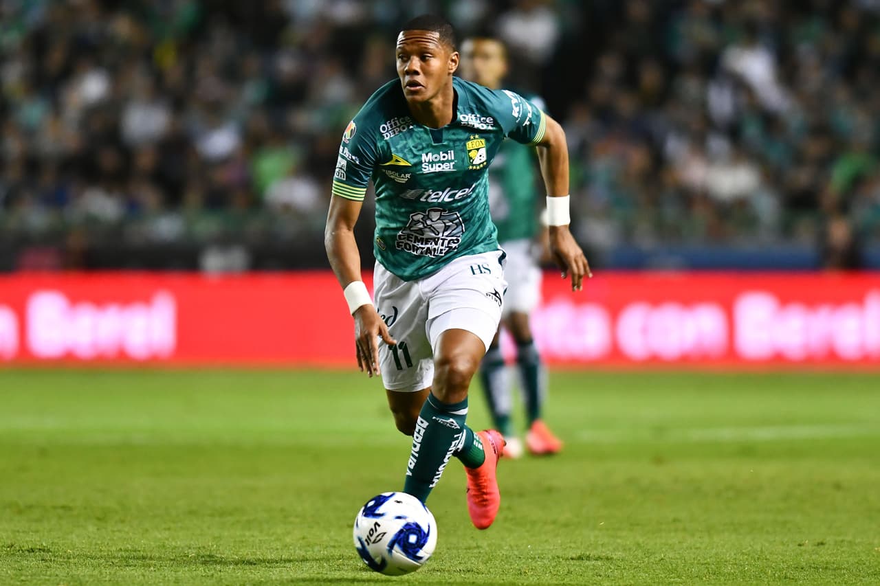 Luis Montes se lució con doblete en la goleada de 3-1 sobre el campeón Monterrey que alaga su racha a cinco jornadas sin triunfo.