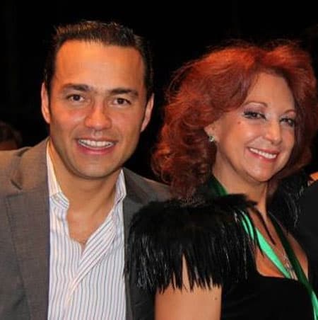 La actriz
<b>Elizabeth Dupeyrón</b> ha vivido un trago amargo desde el 15 de febrero del 2015 cuando su hijo Ramsés Alí Márquez Dupeyrón de 39 años, murió envenenado en un retiro espiritual.