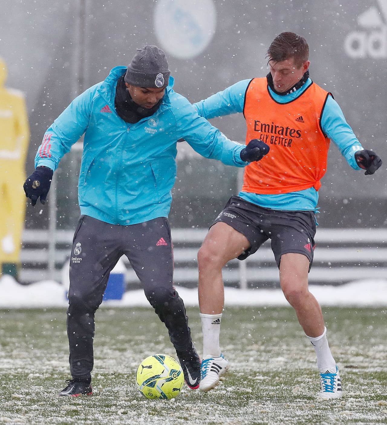 El Real Madrid preparó su próximo duelo contra Osasuna entrenando en la Ciudad Real Madrid bajo una tremenda nevada.