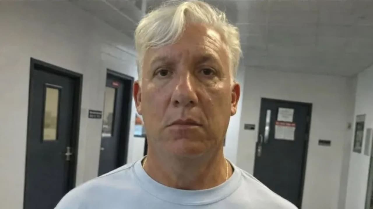 El Servicio de Inmigración y Control de Aduanas de Estados Unidos informó la detención en Miami y la expulsión de Fernando Armando Valdés Pérez, residente permanente señalado por la agencia como activo de inteligencia cubano.