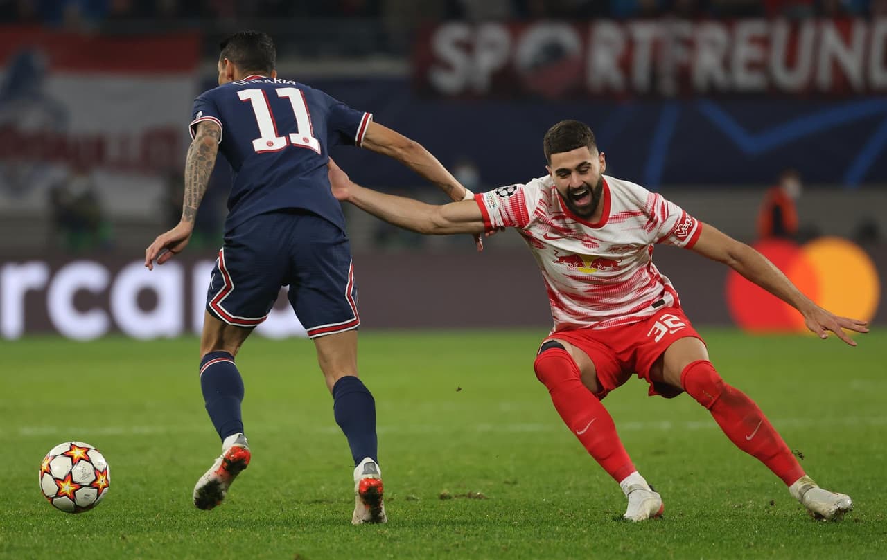 Paris Saint Germain empata ante el RB Leipzig con marcador 2-2, con doblete de Georginio Wijnaldum (21’, 39’) a favor de la visita. Las otras dos anotaciones fueron deChristopher Nkunku(8') yDominik Szoboszlai (90'+2'), durante la fase de grupos en la UEFA Champions League.