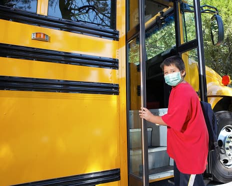 Distrito escolar de Los Ángeles reconsidera la restricción de estudiantes no vacunados dentro de las escuelas