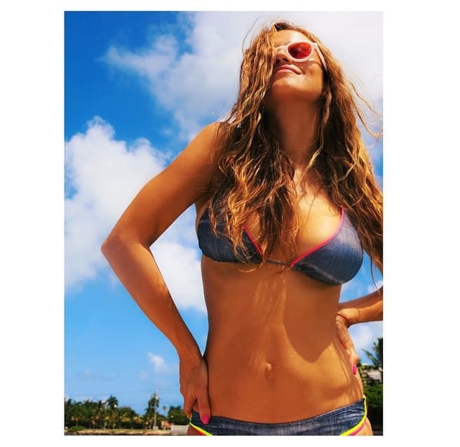 Las huellas de la maternidad parecen haber desaparecido totalmente.