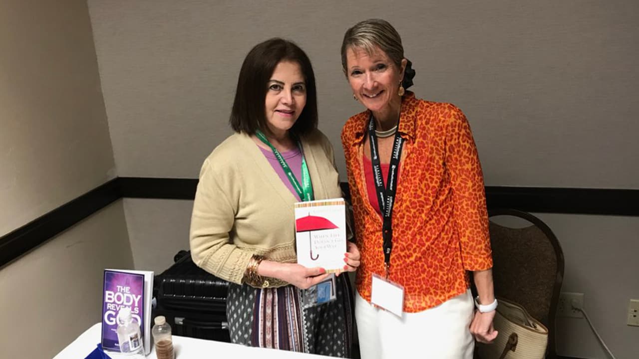 Trabajó como auditora en Laredo, Texas y en el 2000 fue nombrada coordinadora del programa VITA que ayuda a preparar gratis sus impuestos a contribuyentes de bajos o moderados ingresos, que no hablan ingles.