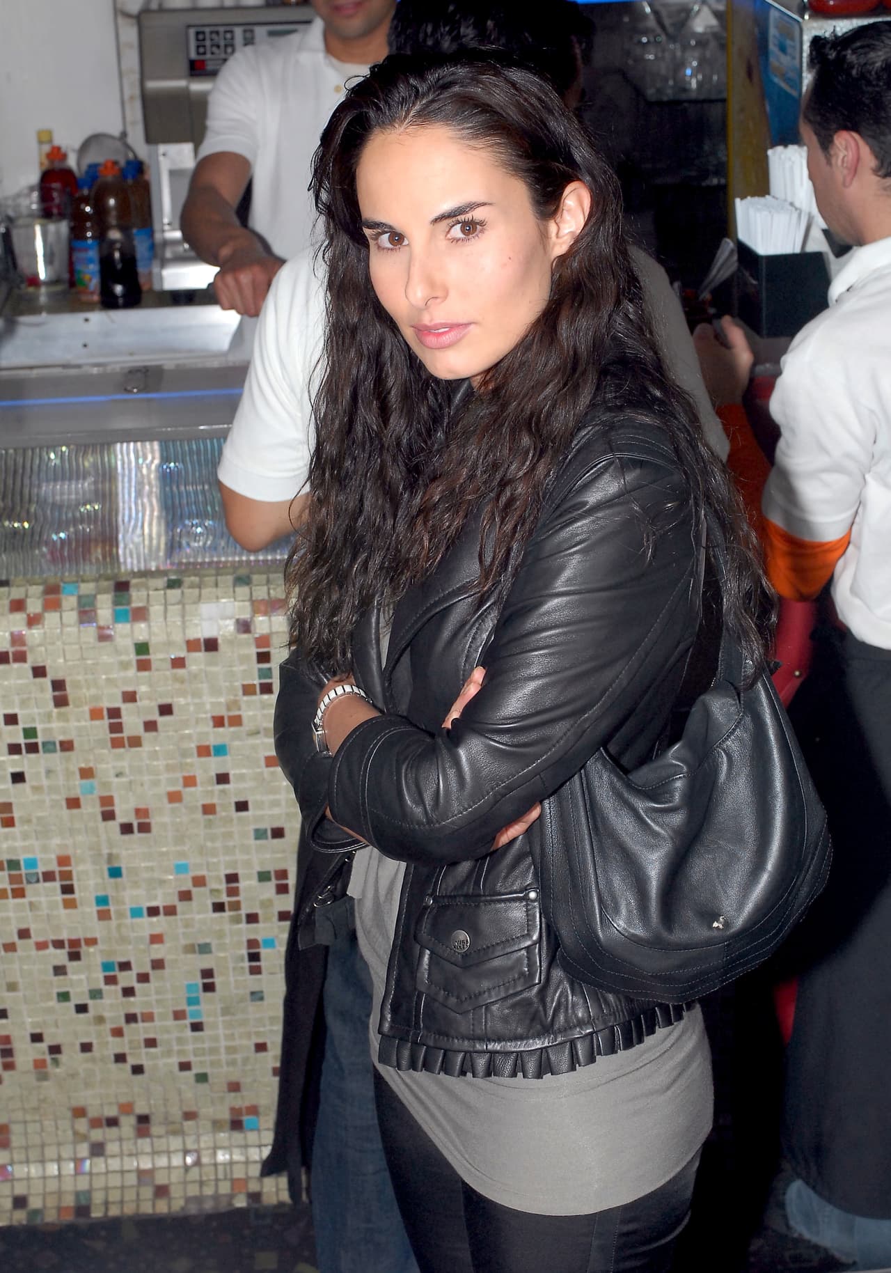 Tras participar en 'Momento de decisión', en el 2001 se integró al elenco del melodrama 'Cuando seas mía', historia protagonizada por Silvia Navarro y Sergio Basáñez. Ahí ganó gran fama con su personaje Daniela Sánchez Serrano.