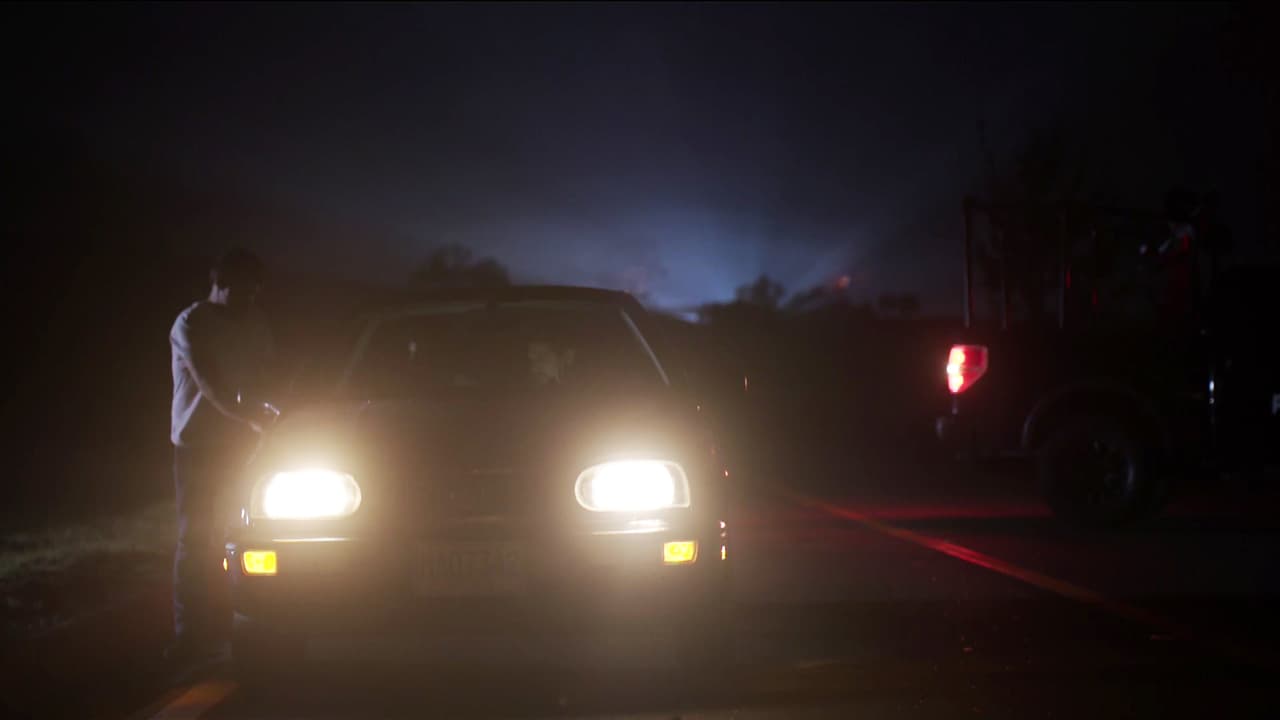 His brother, ‘El pollo’ and his loyal gunman,
<b><a href="http://www.univision.com/series/el-chapo/alejandro-aguilar-es-tono-en-el-chapo">Toño</a></b> were expecting him in the middle of the night with the car running and ready to bring him back into a life of crime.