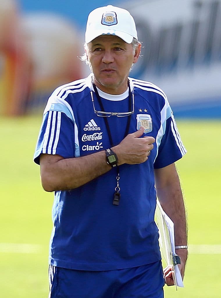 Posteriormente estuvo asistiendo con la Selección de Uruguay del 2000-01.