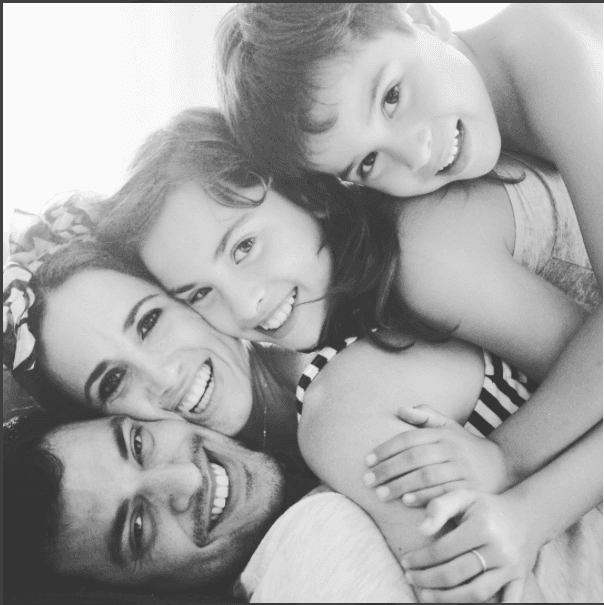 Tienen dos hijos, Jazz y Emil.