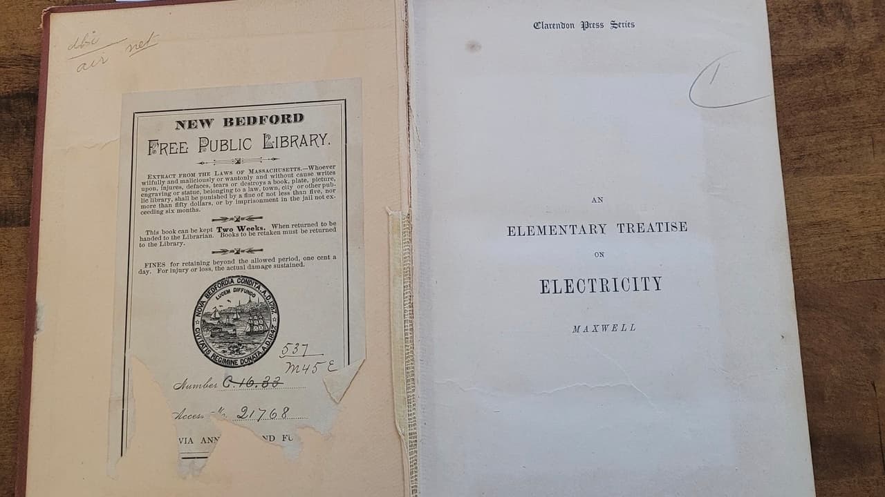 Regresan un libro a la biblioteca pública 119 años después de que lo tomaron prestado