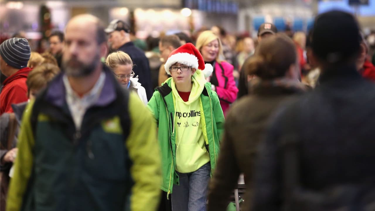 ¿Un menor puede viajar solo en un vuelo desde California? Te explicamos lo que debes saber para las próximas vacaciones