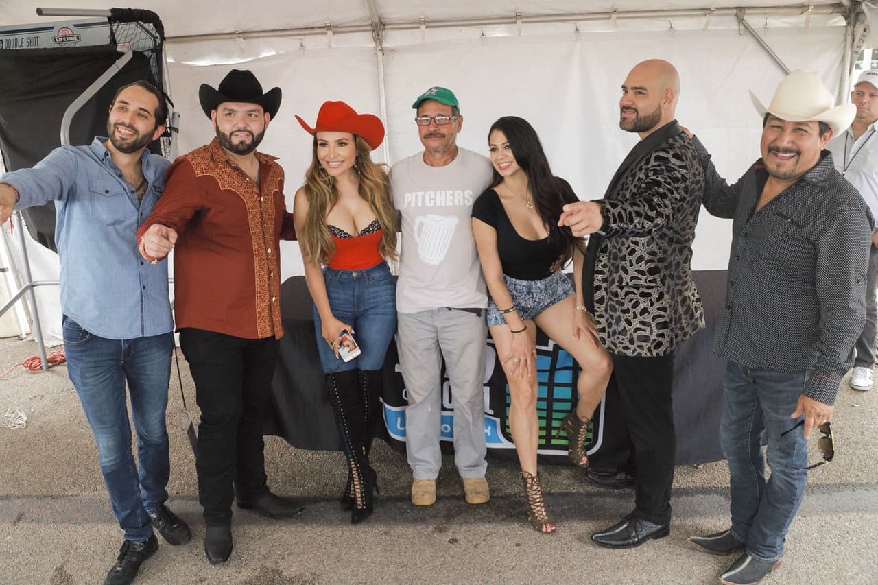 Pero también las acompañaron sus compañeros de
<b>El Free-guey show</b> y
<b>El Bueno, La Mala y El Feo</b>.