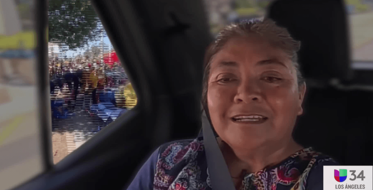 <h3 class="cms-H3-H3">"Suéltenme, no puedo respirar": vendedora de tamales en LA relata el momento en que agentes federales la derribaron</h3>
<br>Durante 25 años, Matilde Garduño ha vendido tamales para sacar adelante a sus hijos, hasta que llegó "la migra" y fue forcejeada a tal gradó que aseguró que
<a href="https://www.univision.com/local/los-angeles-kmex/matilde-garduno-vendedora-tamales-los-angeles-operativo-migra">"veía a la virgencita" y terminó en el hospital.</a>