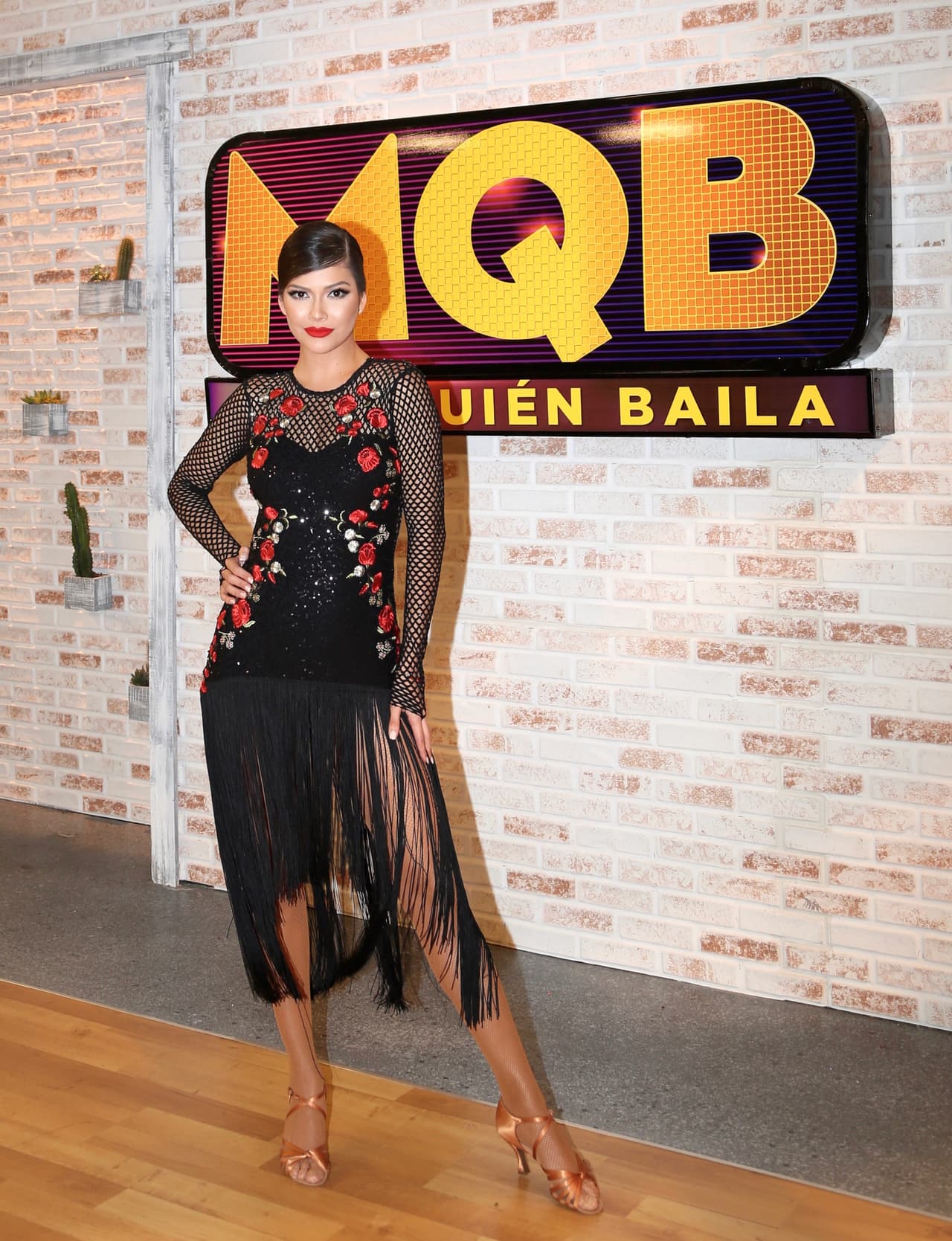 Pero las sorpresas no paraban aquí, Ana se transformó para dar vida a su segundo baile.