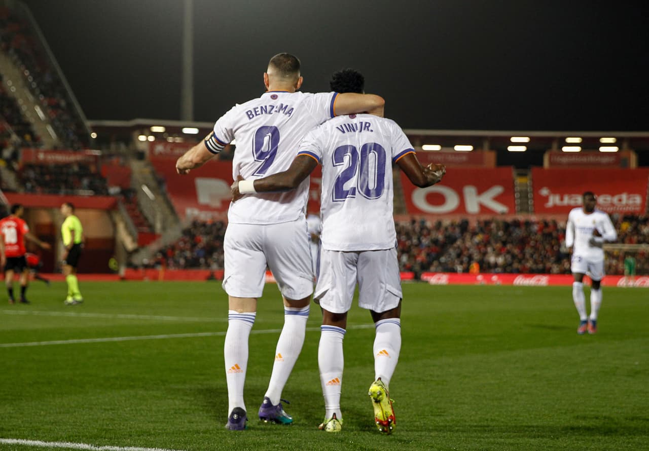 Gracias a un doblete de Karim Benzema y otro tanto del brasileño Vinícius, el Real Madrid venció al Mallorca y aumentó su ventaja en el liderato a 10 puntos sobre el Sevilla.