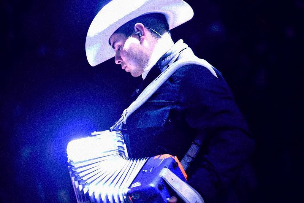 La Fiscalía del Estado de Jalisco
<b><a href="https://www.univision.com/entretenimiento/unico-detenido-por-el-atentado-contra-el-padre-de-alfredito-olivas-queda-en-libertad">continúa con las investigaciones</a></b> sobre estos hechos, aún sin resultados definitivos que se conozcan.
<br>