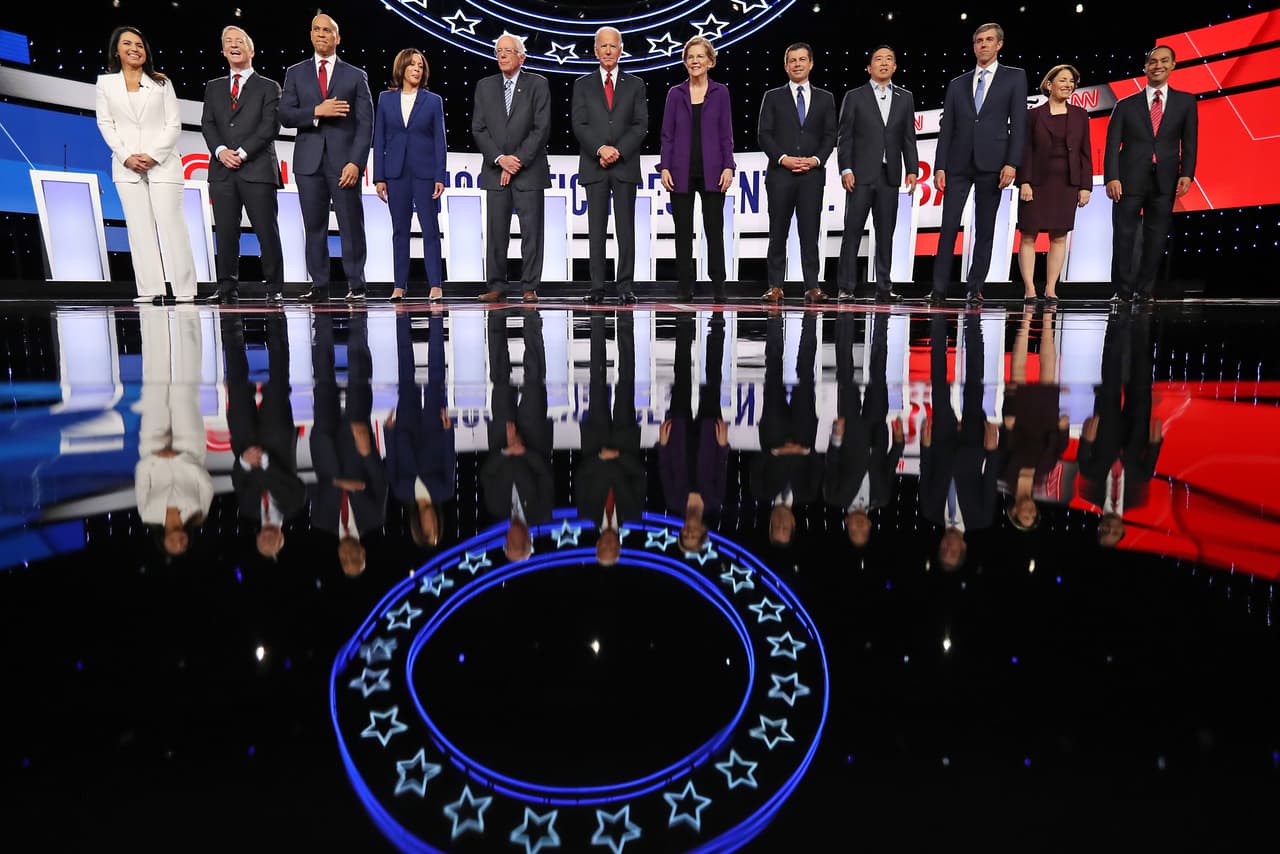 El
<a href="https://www.univision.com/temas/inmigracion">tema migratorio</a> fue
<b>el gran ausente de la noche</b>. Ninguno de los 12 aspirantes a la nominación demócrata hizo referencia a este crucial asunto para millones de inmigrantes radicados en Estados Unidos.