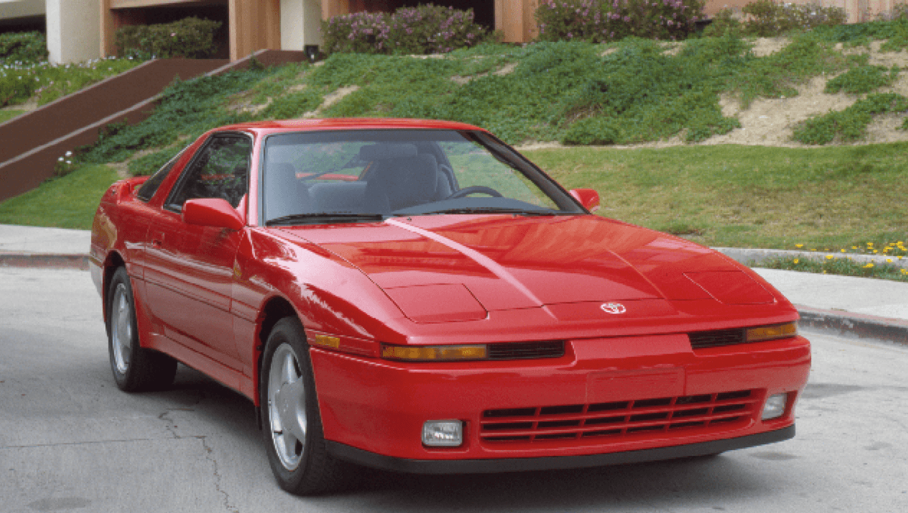 <h3 class="cms-h3-H3">Tercera generación 1987-1992</h3>
<br>A partir de 1987 Toyota separó finalmente al Supra de la línea Celica, creando el primer Toyota Supra que no usaba el nombre Celica en sus emblemas. Mientras que los Celica pasaron a utilizar una plataforma de tracción delantera, el Supra continuó usando tracción trasera, la vez que recibió un importante incremento de potencia hasta 200 caballos de fuerza gracias a su nuevo motor de 6 cilindros en línea de 3.0 litros de desplazamiento.
<br>