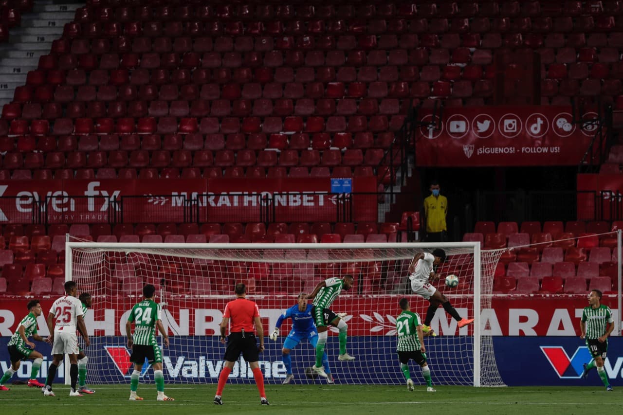 Un testarazo durante los primeros 45 minutos inquietó el arco del equipo visitante.