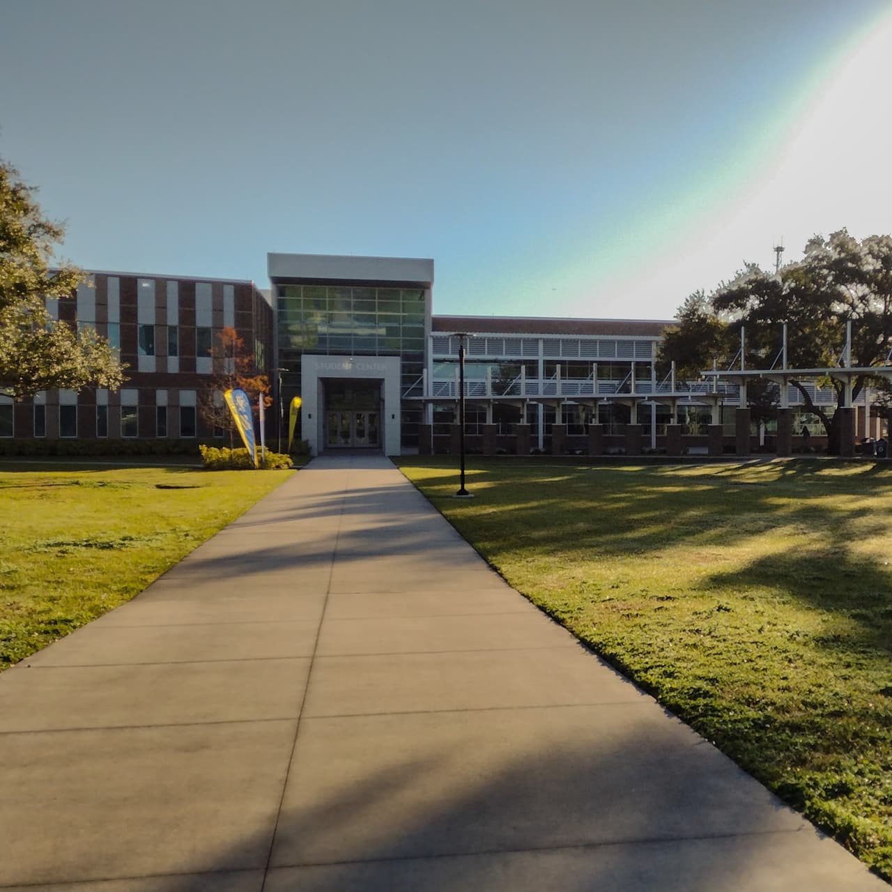 Colegio Estatal de Seminole cerró por alerta de hombre armado; las clases ya se reanudaron